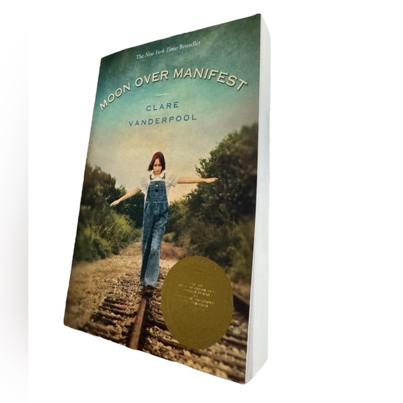 Moon Over Manifest by Clare Vanderpool Paperback Book New - Picture 1 of 5
